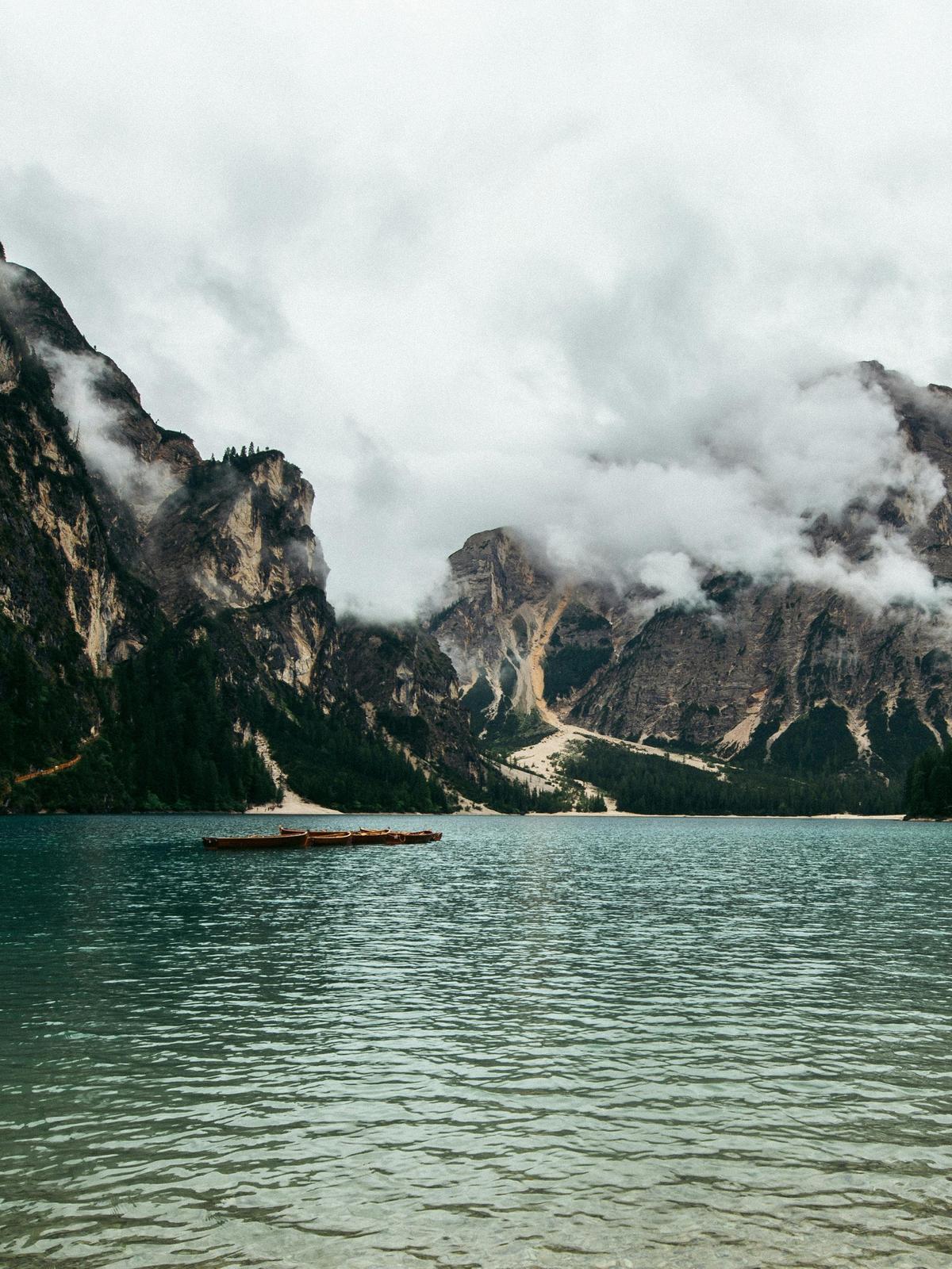 Background for 4 (4 January)