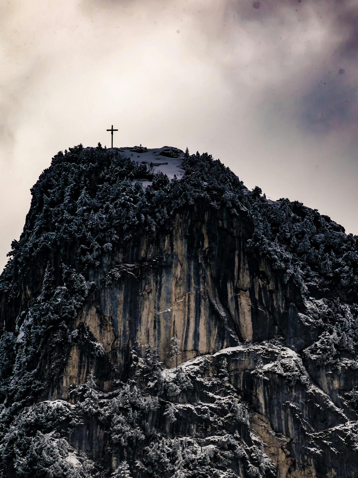 Background for 6 (6 January)